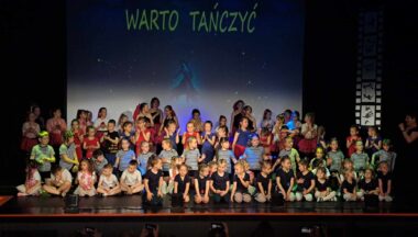 Zdjęcie dla galerii Warto Tańczyć – koncert taneczny grup PEREŁKI i Nowe Pokolenie